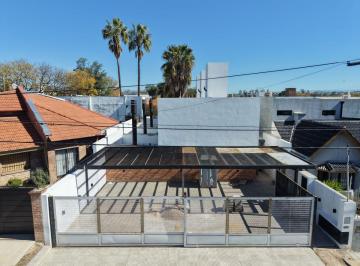 Casa de 3 ambientes, Córdoba · Gran Oportunidad - Venta Dúplex 2 Dorm 2 Baños Patio C/ Asador Cochera a Estrenar - Housing B° Urca