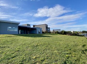 Casa · 210m² · 6 Ambientes · 6 Cocheras · Casa Escriturable en San Sebastian a La Laguna