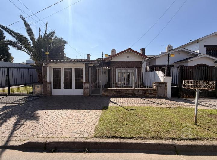 Casa · 155m² · 4 Ambientes · 2 Cocheras