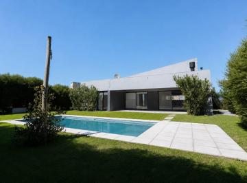 Casa · 165m² · 4 Ambientes · 4 Cocheras · Oportunidad!. Casa en Venta 4 de Ambientes en Barrio Puertos, El Canton, Escobar, Gba Norte