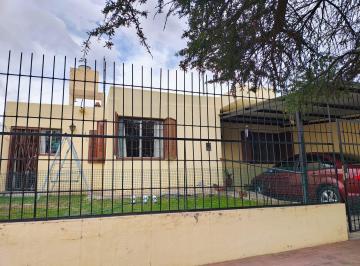 Casa · 100m² · 3 Ambientes · 1 Cochera · Casa Barrio Municipal