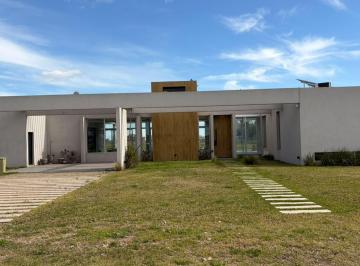 Casa · 198m² · 4 Ambientes · 4 Cocheras · Casa 4 Amb Gral Rodriguez Barrio Norte Financia