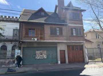 PH · 62m² · 2 Ambientes · 2 Cocheras · Venta - Ph - Planta Baja - 2 Ambientes - Cochera - Patio Amplio a Refaccionar - en Lanús Este