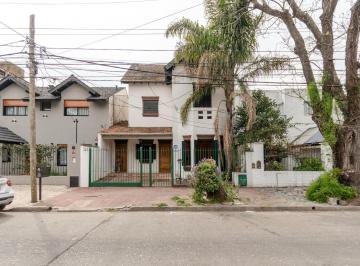 Casa · 197m² · 4 Ambientes · 1 Cochera · Ideal Casa en Venta en Plena Zona Residencial de La Lucila, Vicente López.