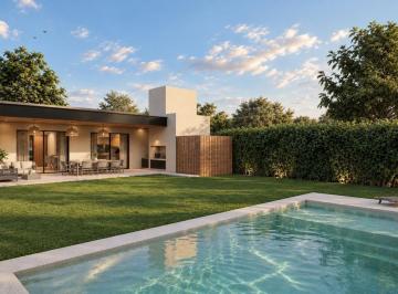 Casa · 138m² · 6 Ambientes · 2 Cocheras · Venta - Casa de 3 Dorm., Galería, Pileta y Cochera. Don Mateo, Funes.