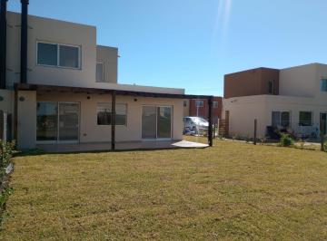 Casa · 100m² · 4 Ambientes · 4 Cocheras · Casas de San Patricio | Alquiler | Casa de 4 Ambientes a Estrenar, con Jardín Parquizado y Riego