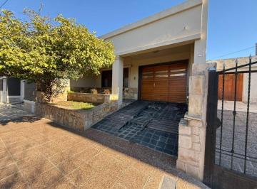 Casa de 8 ambientes, Córdoba · Venta Casa de 4 Dorm. en Alto Alberdi, Excelente Distribución.