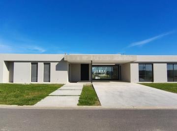Casa · 259m² · 5 Ambientes · 2 Cocheras · Casa en El Naudir