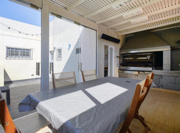 Casa · 260m² · 4 Ambientes · 1 Cochera · Casa Chalet en Venta 4 Ambientes en Nuñez. Reciclada.