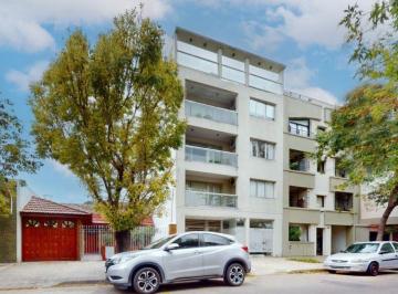Departamento de 2 ambientes, La Plata · Excelente Semipiso Al Frente con Amplio Balcón y Cochera Cubierta.