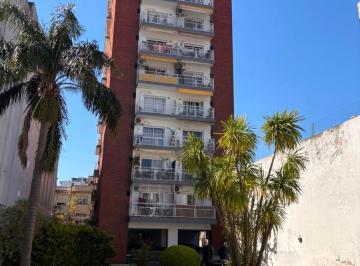 Departamento de 3 ambientes, San Cristobal · San Cristóbal Sarandí 853 3 Amb Frente Balcón Edif. con Pileta