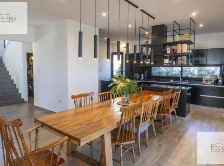 Casa en alquiler en Santa Lucia · 6 ambientes