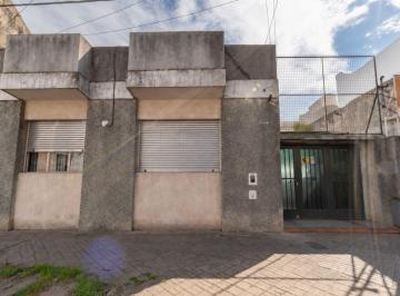 Casa · 81m² · 4 Ambientes · 2 Cocheras · Venta Casa en Arroyito con Cochera