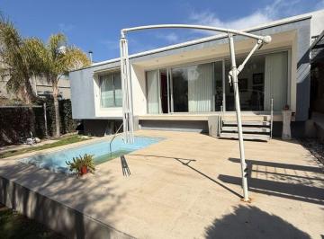 Casa de 11 ambientes, Ciudad de Mendoza · Verónica Tahan Negocios Inmobiliarios Ofrece Casa a La Venta Barrio Dalvian