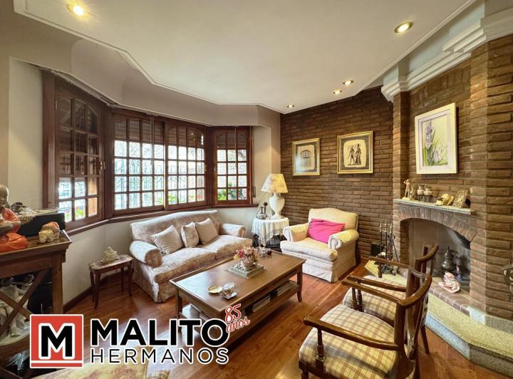 Casa · 186m² · 5 Ambientes · 2 Cocheras