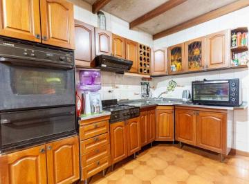 Casa · 300m² · 8 Ambientes · 1 Cochera · Venta - Casa, Dpto y Quincho - en "Padua"