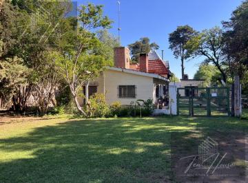 Casa · 105m² · 5 Ambientes · 2 Cocheras · Casa Quinta con Cancha de Fútbol en Las Higueras