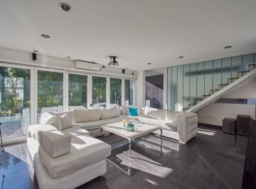 Casa · 233m² · 4 Ambientes · 2 Cocheras · Casa de Diseño en Venta con Pileta en San Isidro Labrador, Villanueva, Tigre