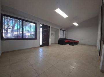 Casa de 6 ambientes, Gobernador Benegas · Casa en Alquiler en Barrio Parque