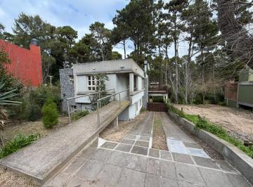 Casa · 139m² · 4 Ambientes · 1 Cochera · Casa en Mar Azul