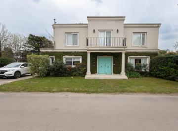 Casa · 182m² · 5 Ambientes · 1 Cochera · Venta Casa 5 Amb - Pileta - Apto Cred - Pablo Nogues