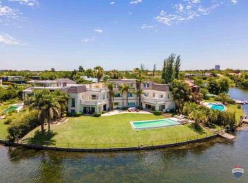 Casa · 591m² · 7 Ambientes · 2 Cocheras · Venta Casa Al Lago en Castores Nordelta