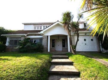 Casa · 360m² · 6 Ambientes · 2 Cocheras · Alquiler Temporario Chalet Mar del Plata 5 Dormit