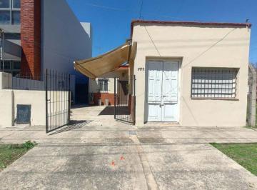 Casa · 91m² · 4 Ambientes · 2 Cocheras · Venta Casa 4 Ambientes Oportunidad Rafael Calzada