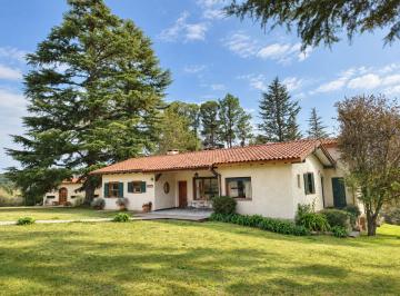 Casa · 250m² · 6 Ambientes · 2 Cocheras · Venta 2 Casas en Villa Berna 16.265 m²
