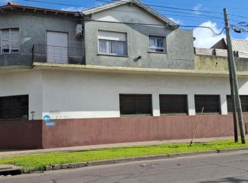 Casa de 3 ambientes, Lanús · Casa en Planta Alta con Galpón o Deposito o Cochera en Planta Baja y Terreno Lindero.