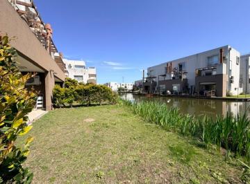 Departamento · 63m² · 3 Ambientes · 1 Cochera · Alquiler 3 Ambientes Amoblado con Jardin Al Lago