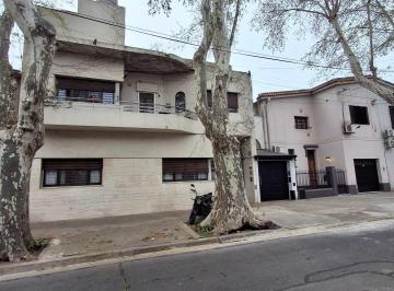 Casa · 190m² · 7 Ambientes · 3 Cocheras · Casa en Venta 4 Dorm. con Pileta - Barrio Parque