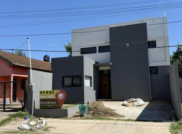 Casa · 130m² · 4 Ambientes · 1 Cochera · Casa en Venta Gualeguaychu