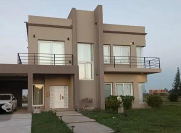 Casa de 7 ambientes, Esteban Echeverría · Casa en Alquiler Temporario en La Magdalena Canning