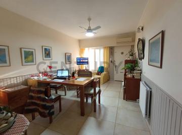 Casa · 100m² · 5 Ambientes · 1 Cochera · Se Vende PH Céntrico con Todos Los Servicios en Rafaela