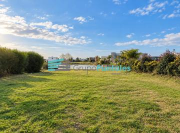 Terreno · 699m² · Terreno Lote a La Laguna en Barrio Lagos de Canning Para Construir Ya!