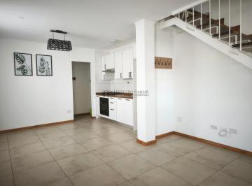 PH · 65m² · 3 Ambientes · 1 Cochera · PH Impecable en Alquiler Permanente en Barrio Las Victorias Bariloche Patio Propio Cochera Baño y To