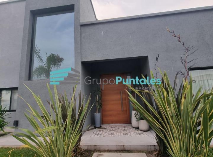 Casa · 230m² · 6 Ambientes · 2 Cocheras