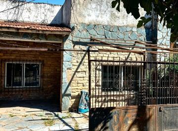 Casa · 200m² · 2 Ambientes · Chalet en Alquiler La Reja a 5 Cuadras Estación