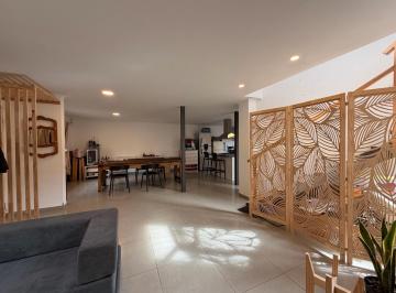 Casa · 150m² · 4 Ambientes · 1 Cochera · Casa - Chauvin