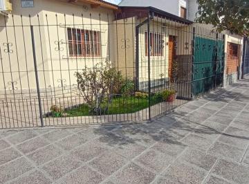 PH de 4 ambientes, Neuquén · Hermoso PH en Esquina C/ Cochera y C/dpto de 2 Amb C/patio!