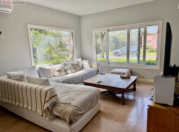 Casa · 350m² · 6 Ambientes · 2 Cocheras
