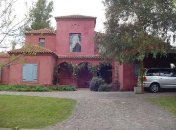 Casa · 250m² · 6 Ambientes · Oportunidad! Alquiler Casa Verano 2023 Barrio El Encuentro Enero y 1er Quincena Febrero