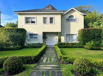 Casa · 240m² · 4 Ambientes · Venta con Renta Y/o Alquiler Temporal de Casa en Delta Tigre Club Náutico Isla Santa Mónica