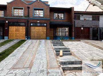 Casa · 144m² · 7 Ambientes · 1 Cochera · Duplex en Venta Santa Genoveva
