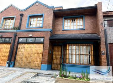 Casa · 144m² · 7 Ambientes · 1 Cochera · Duplex en Venta Santa Genoveva