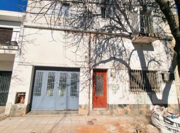 PH · 107m² · 3 Ambientes · 1 Cochera · Excelente Ubicación, PH en Planta Baja con Cochera, en Zona Centro!