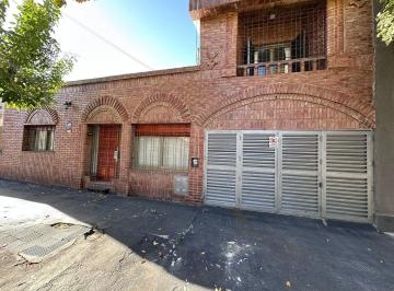 Casa · 137m² · 5 Ambientes · 1 Cochera · Casa 3 Dorm. Alberdi!
