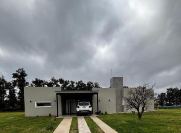 Casa · 150m² · 5 Ambientes · 2 Cocheras · Casa con Jardin