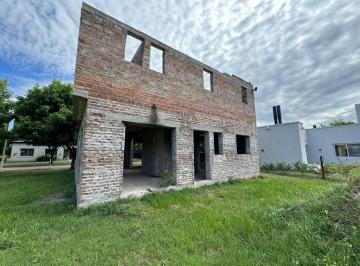 Casa · 206m² · 9 Ambientes · Venta: Casa - Barrio Privado Portal del Sol - San Lorenzo